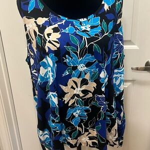 Chico’s boutique floral knit top in size 4(US XXL). Top is nwt.